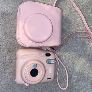 Pink instead camera (brand new) does not come with film